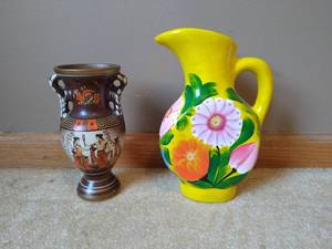 lot 31 image: Two Pieces of Pottery
