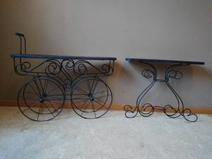 lot 33 image: Two Wire Shelves