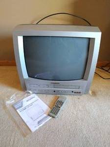 lot 40 image: Sylvania 19  TVVCRDVD Triple Combo
