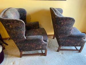 lot 500 image: 2 Upholstered Sitting Chairs