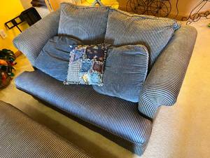 lot 501 image: Pull out Sofa Love Seat and Ottoman