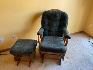 lot 503 image: Glider and Ottoman