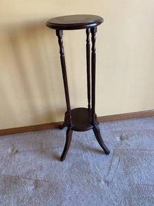 lot 504 image: Plant Stand