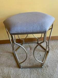 lot 511 image: Stool