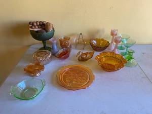 lot 158 image: Misc Glass Dcor Lot