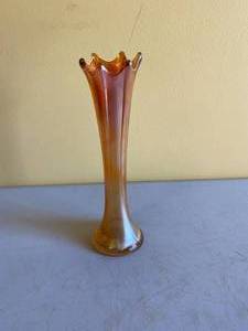 lot 159 image: Carnival Glass Stretch Vase