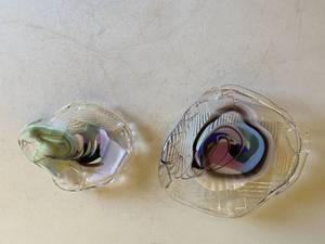 lot 160 image: 2 Art Glass Plates