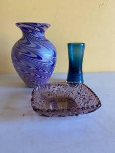 lot 163 image: Collection of Glass collectibles