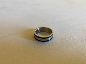 lot 167 image: Collection of 5 Sterling Silver Rings and 1 non silver