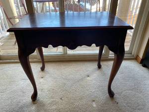 lot 514 image: Side table