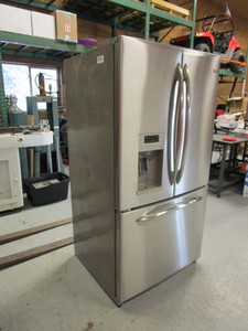 lot 1 image: GE SS RefrigeratorFreezer 36x71x31