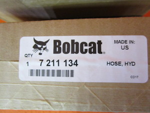 lot 29 image: (2) Bobcat Hydraulic Hoses 7211134