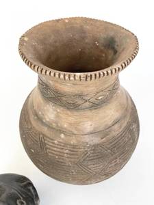 lot 32 image: Lot of two (2) pots