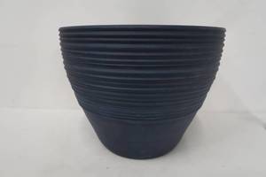 lot 644 image: IndoorOutdoor Blue Planter