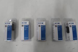 lot 649 image: Eaton BR Type Hold Down Screw Kit (5 pack)