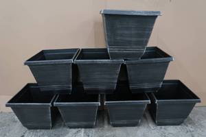 lot 692 image: Torino 14 in. Silver Plastic Square Planter - Set of 8