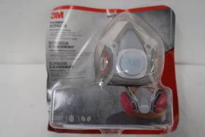 lot 693 image: 3M Medium House-Hold Multi-Purpose Respirator