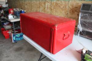 lot 10 image: Metal Tool Box 27Lx13Wx12H