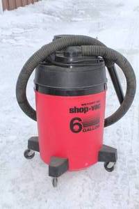 lot 20 image: Shop-Vac WetDry Shop Vac 6 Gallon