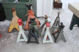 lot 22 image: Lot of (9) Jack Stands