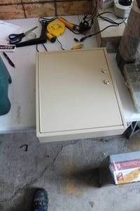 lot 25 image: MMF Industries Metal Lock Box with Keys 14Wx 3-12Dx17H