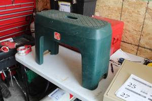 lot 26 image: Step 2 Plastic Step Stool