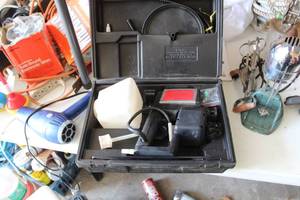 lot 31 image: Sears Craftsman Airless Sprayer with Case 165.1551