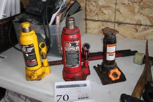 lot 70 image: Lot of (3) Hydraulic Bottle Jacks - Performance Tool 6 Ton W1625, Torin Big Red 8 Ton, Jack