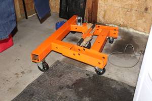 lot 105 image: Engine Stand Base