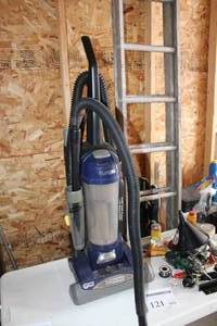 lot 121 image: Eureka The Boss Household Canister Vacuum 5857