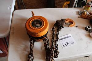 lot 118 image: Central Machinery 3 Ton Chain Hoist HS Type Chain Block
