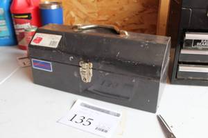 lot 135 image: Master Mechanic No. 515 Hip Roof All Steel Tool Box with Caddy 16Lx7Wx7H