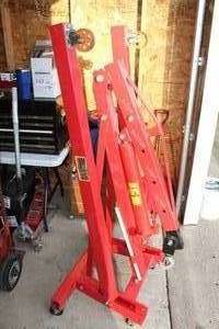 lot 7 image: Engine Lift 2 Ton Long Ram Jack (new)