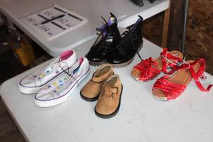 lot 150 image: Lot of (4 Pairs) Childrens Shoes