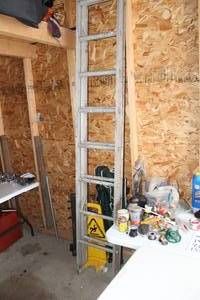 lot 124 image: Aluminum Extension Ladder 11-22