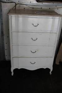 lot 167 image: Dresser 4-drawer 32Wx19Dx45H