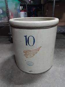 lot 11 image: 10 Gallon Red Wing Crock
