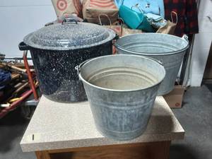 lot 25 image: 2-Galvanized Pails, 1-Large Enamelware Canner