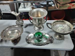 lot 30 image: Lot Of Vintage Silverplate Wares