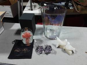 lot 37 image: Glass Dynasty Sea Anemone, Iridescent Glass Vase, Glass Birds