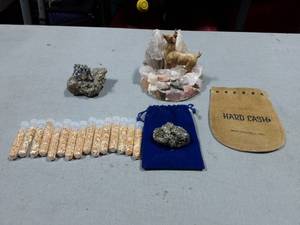 lot 39 image: Gold Miner Novelty Rocks and Flakes
