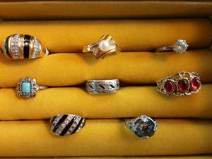 lot 15 image: 8-Assorted Rings (Not Organizer)