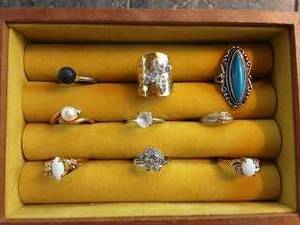 lot 17 image: 9-Assorted Rings (Not Organizer)