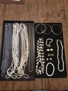 lot 32 image: Lot Of Pearl Jewelry (Not Organizer)