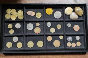 lot 5 image: Lot Of Foreign Coins, Tokens, Polished Rocks