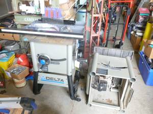 Delta table saw. Tested & works. Needs some minor assembly on fence rails. Inlcudes miter but no fence. As shown.