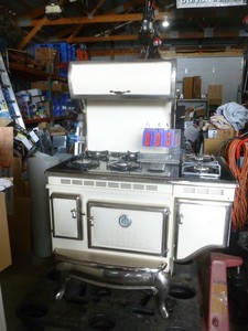 Elmira stove works antique style gas  range. Appears lightly used. Is missing knobs & grates have been replaced. Unable to fully test. This ittem is heavy & will require help to load. As shown.