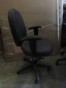 lot 128 image: Basic Bonded Leather Task Chair