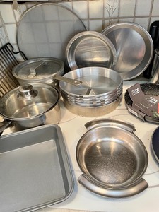 lot 34 image: Pans, Skillets and Bakeware