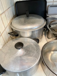 lot 32 image: Pans and Bakeware